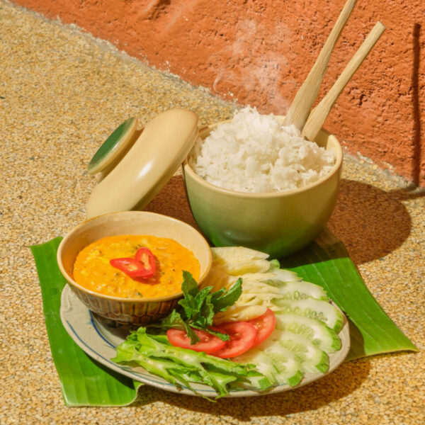 보존된 민물고기와 소금에 절인 달걀 노른자를 곁들인 베트남식 미트로프