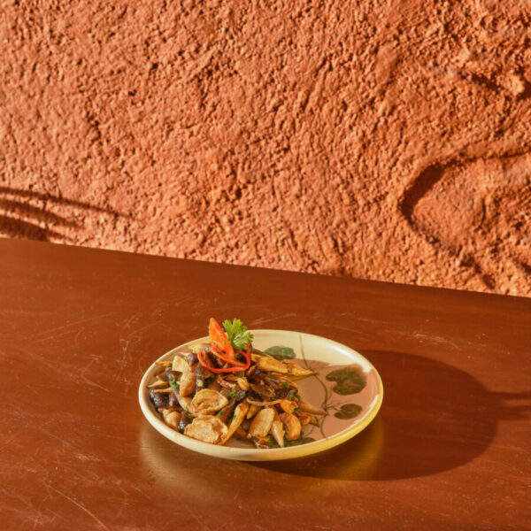 wok-fried termite mushroom with garlic