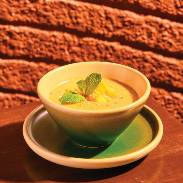 Mango sago dessert soup